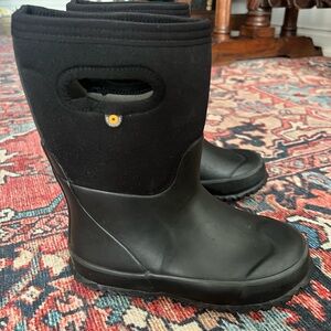 Bogs Kids Classic ll Solid Black Waterproof Boots Size 13 Excellent Condi…